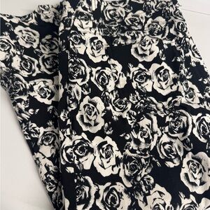 Black and White Rose Patterned Capri Pants